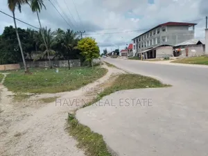 Kiwanja Kinauzwa Zanzibar