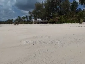 Kiwanja Kinauzwa Zanzibar