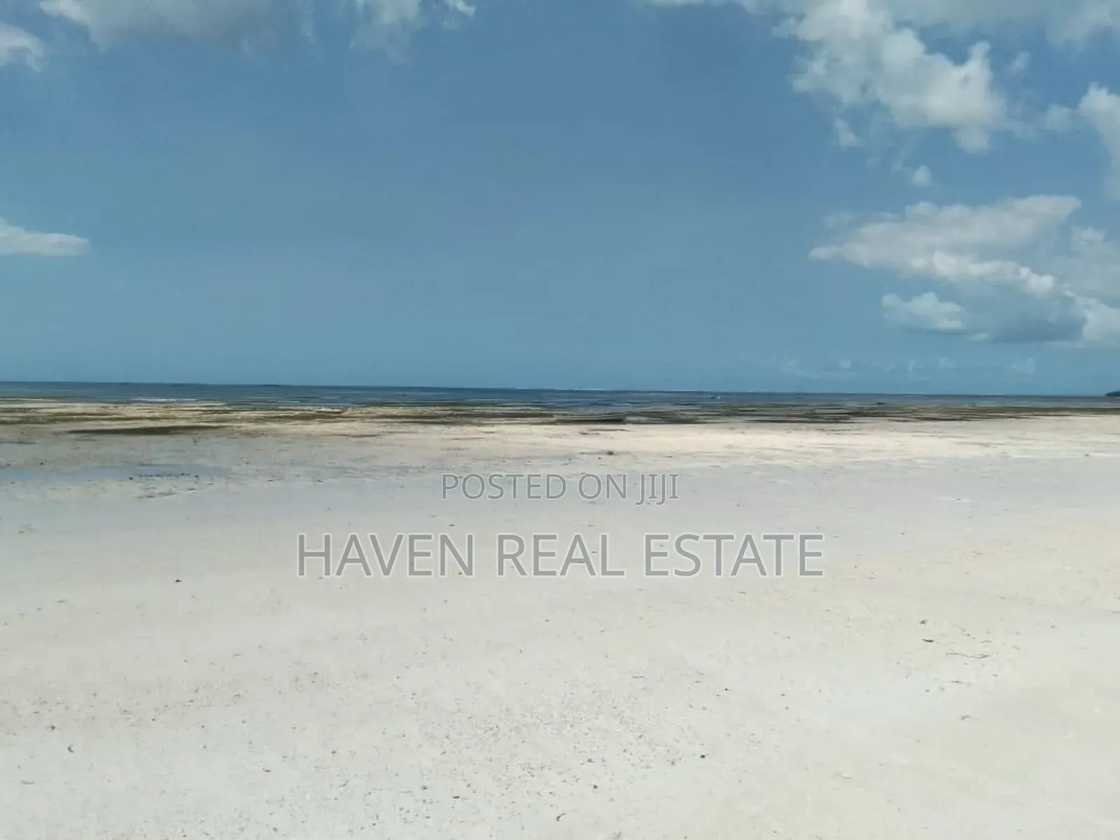 Kiwanja Kinauzwa Zanzibar