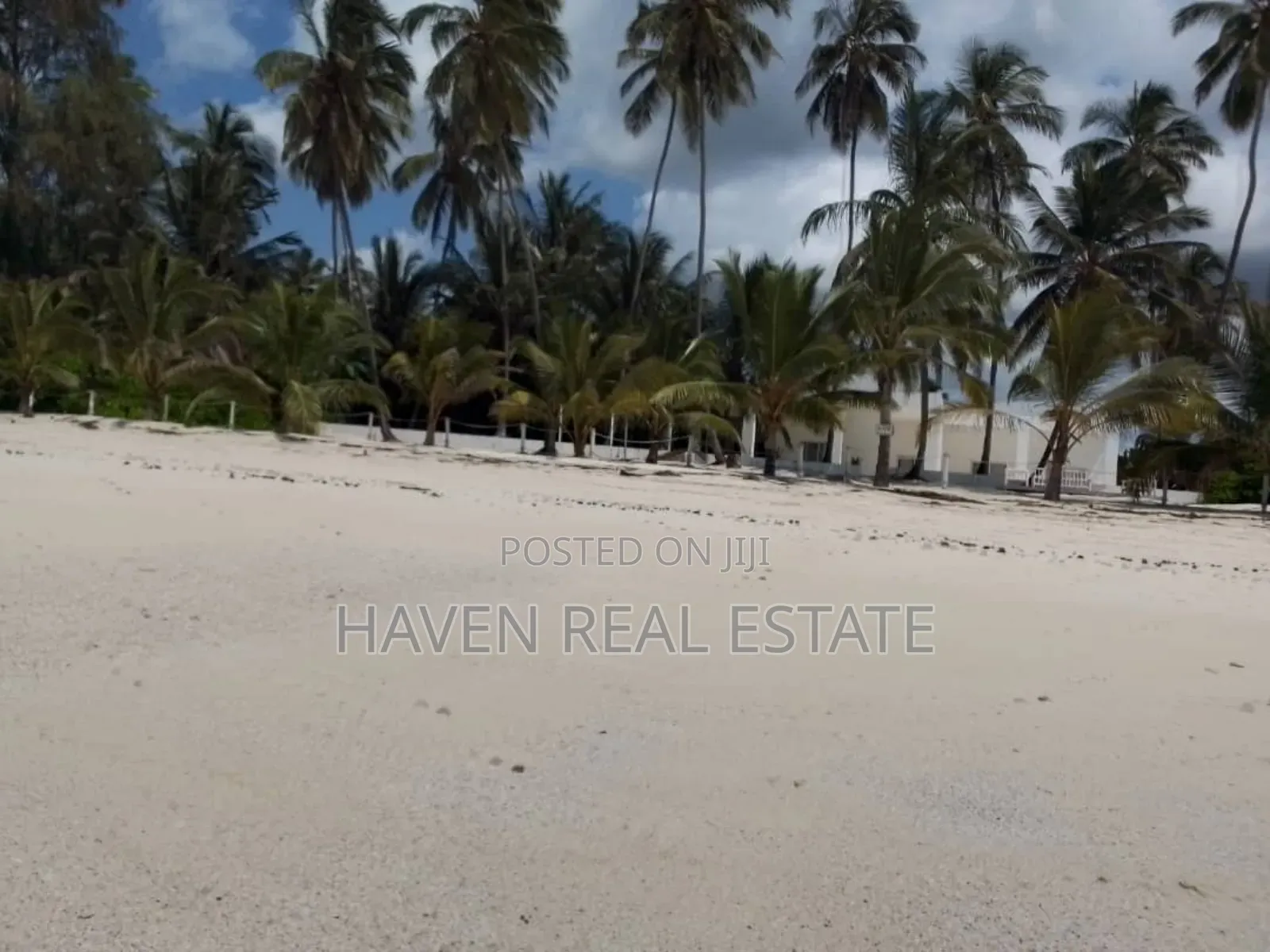Kiwanja Kinauzwa Zanzibar