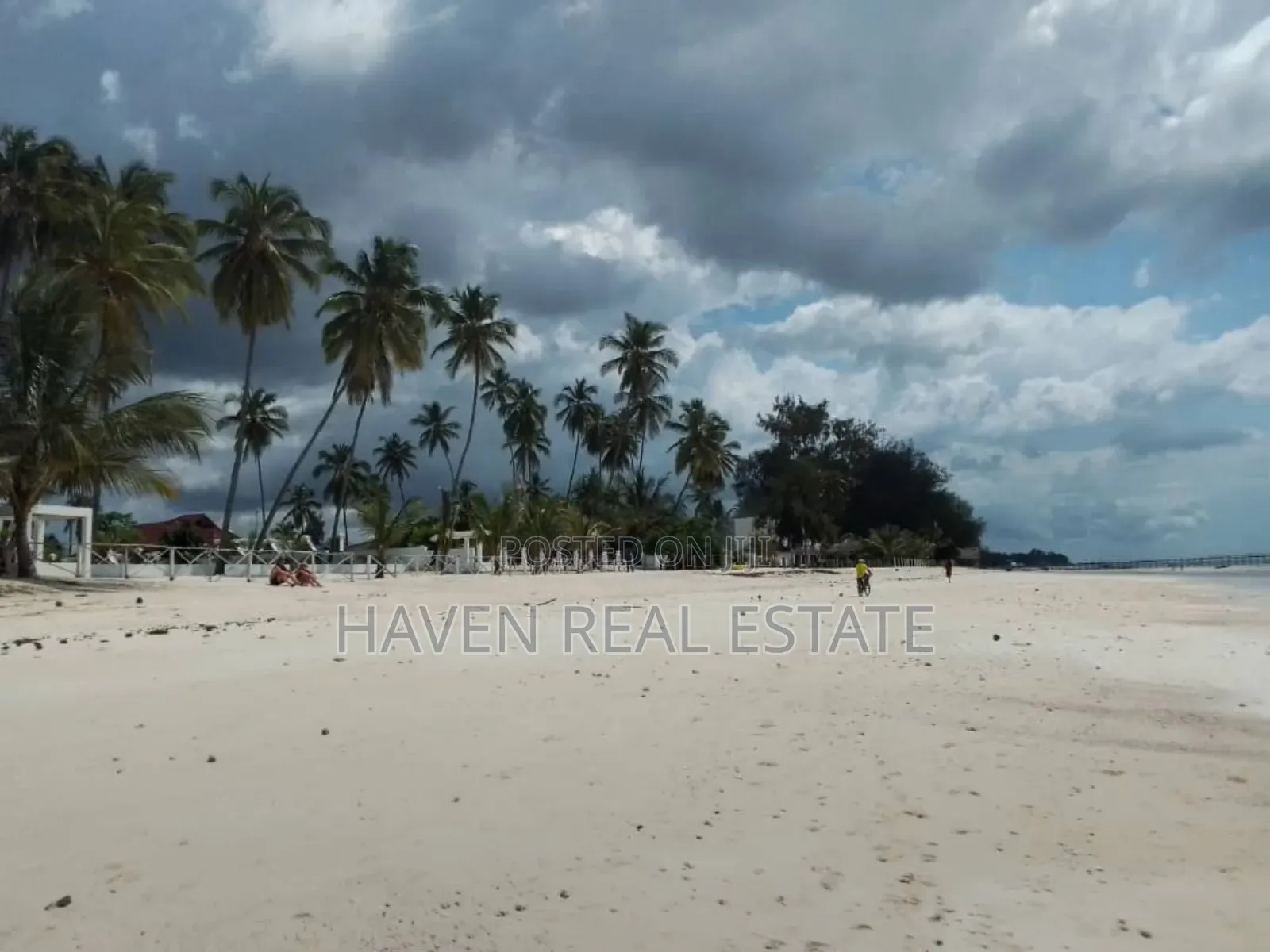 Kiwanja Kinauzwa Zanzibar