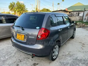 Photo - Mazda Verisa 2011 Gray