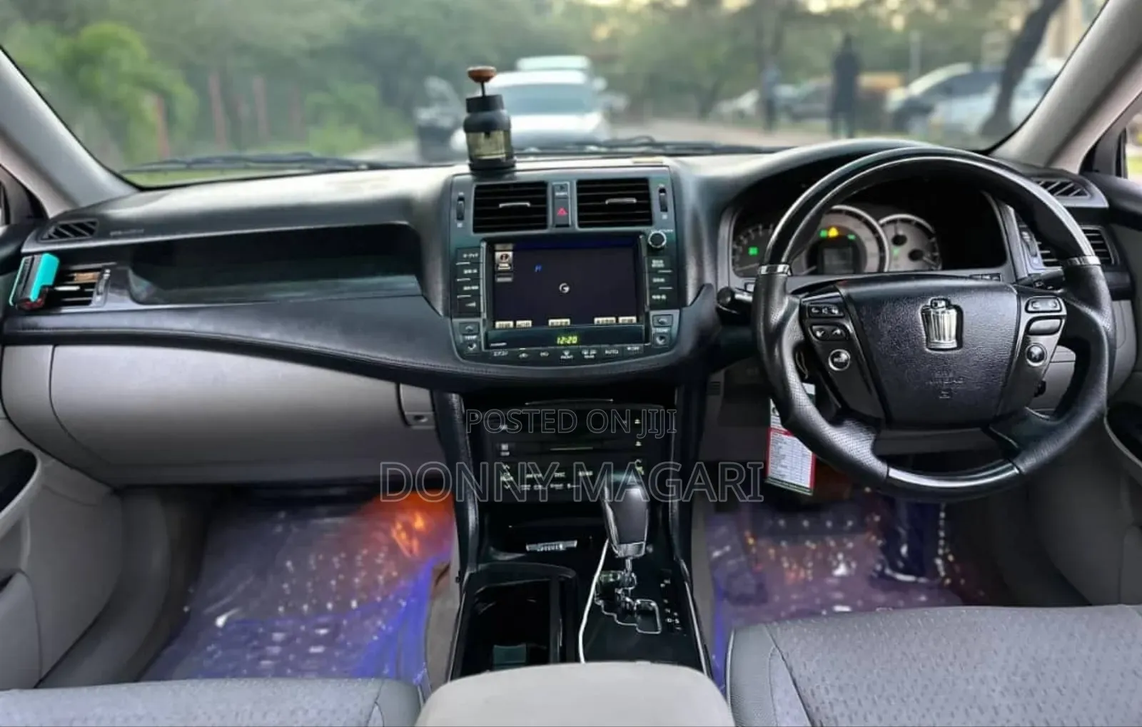 Toyota Crown 2009 Silver