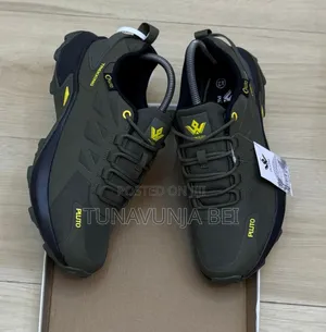 Pluto Sneakers