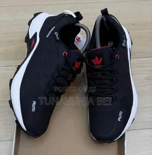 Pluto Sneakers