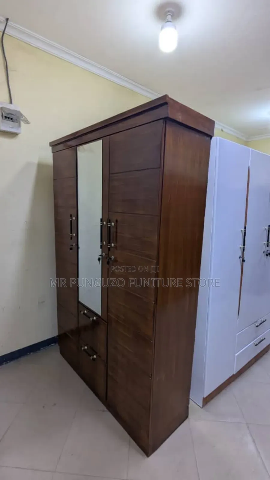 Kabati Milango Mitatu Mbao Imara Rangi Ya Mbao