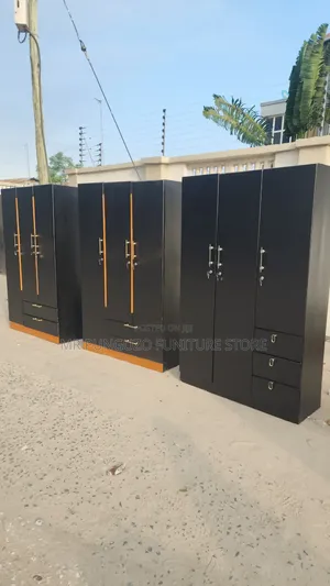 Kabati Milango Mitatu Black Alina Kioo