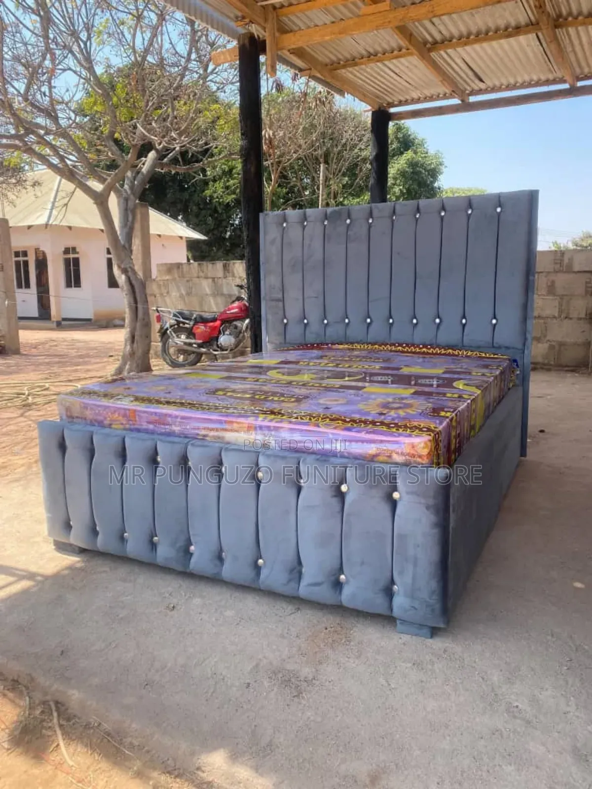 Kitanda Bed Sofa Kijivu Size 5/6