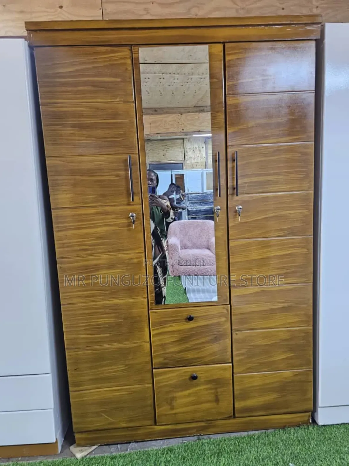 Kabati Milango Mitatu Rangi Ya Mbao Very Quality