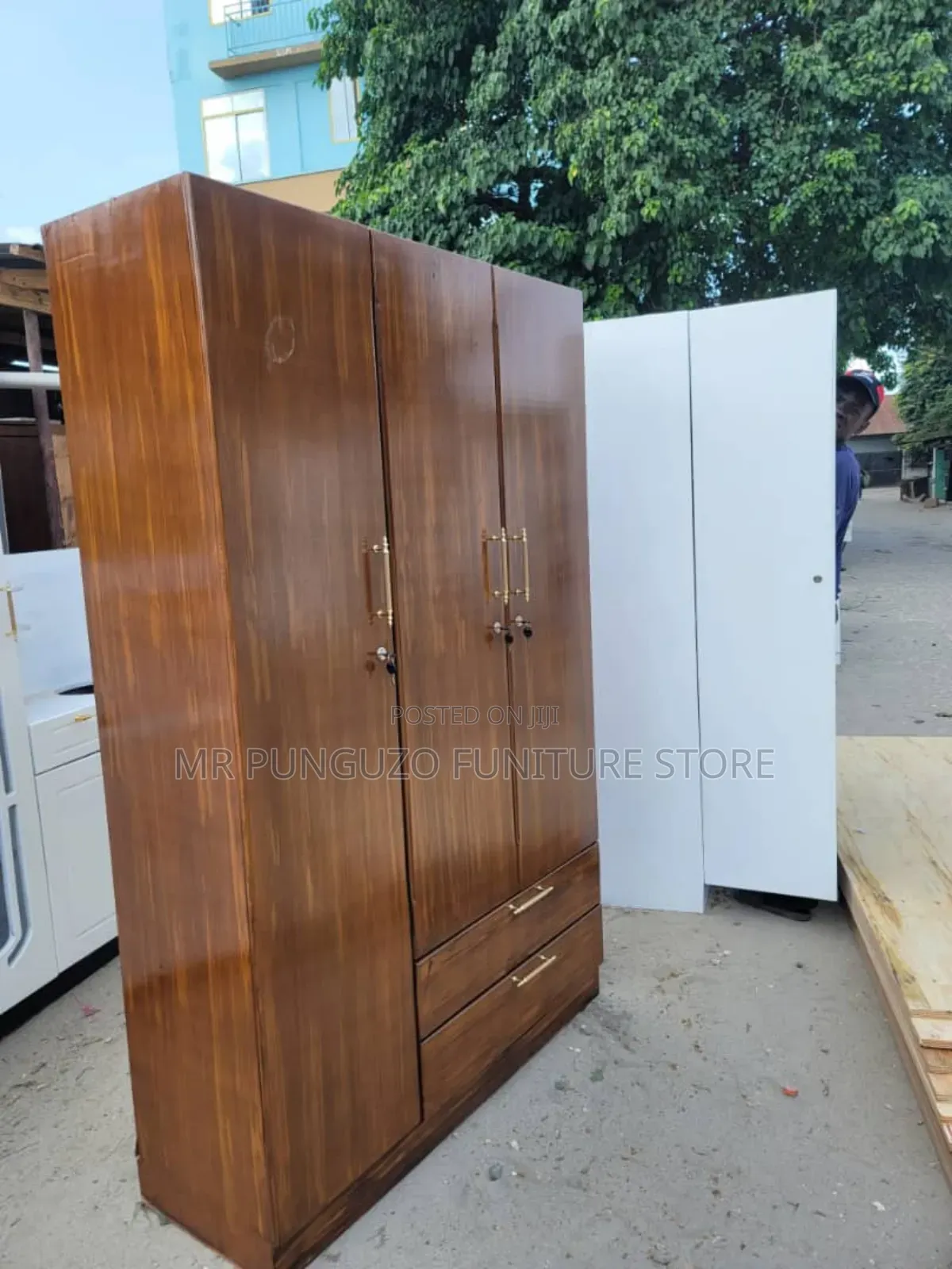 Kabati Milango Mitatu Brown Colour No Mirror