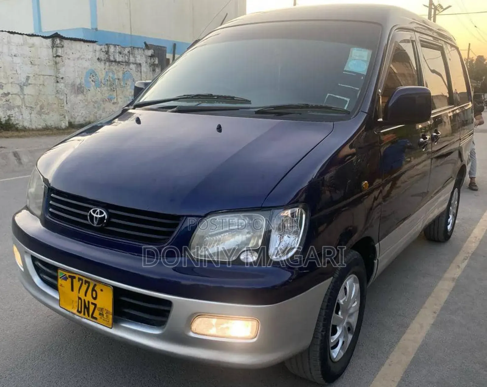 Toyota Noah 2001 Blue