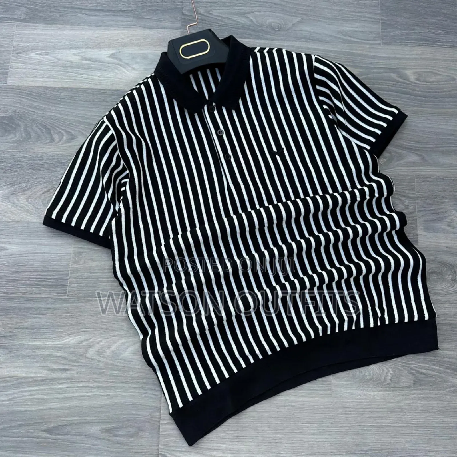 Formsix or T-Shirts Official That Haven't Round Collars