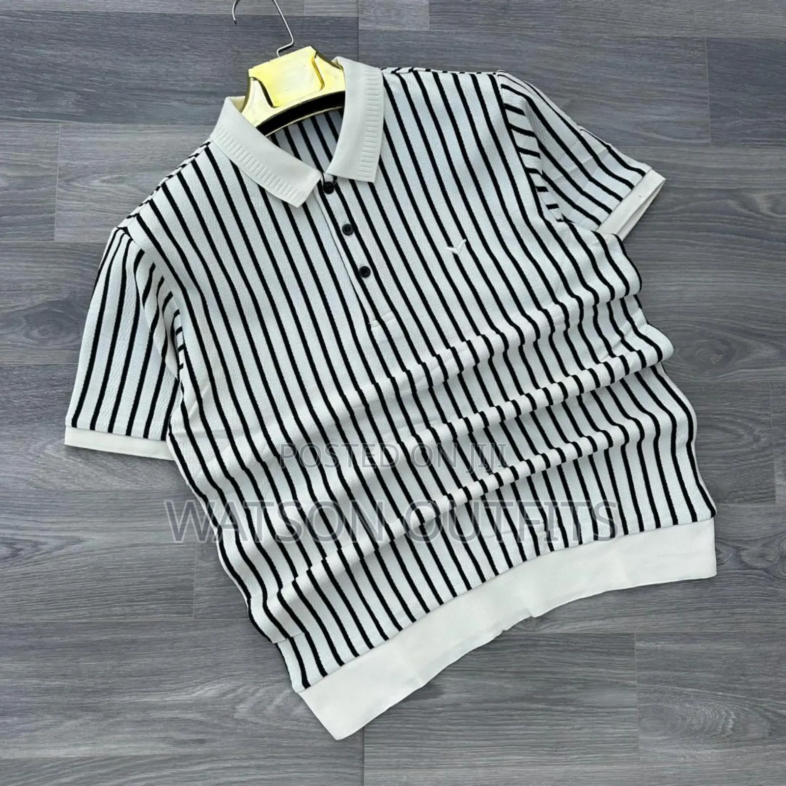 Formsix or T-Shirts Official That Haven't Round Collars