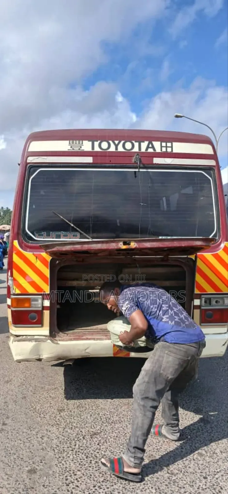 Toyota Coaster 1999 Silver
