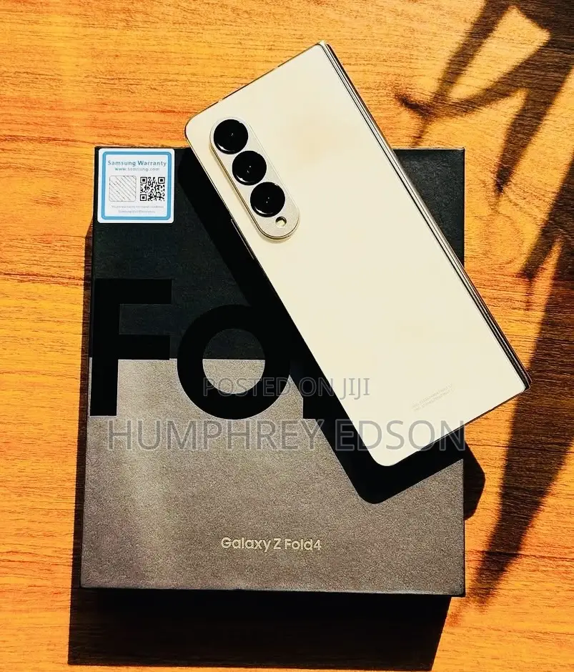 New Samsung Galaxy Z Fold4 256 GB White