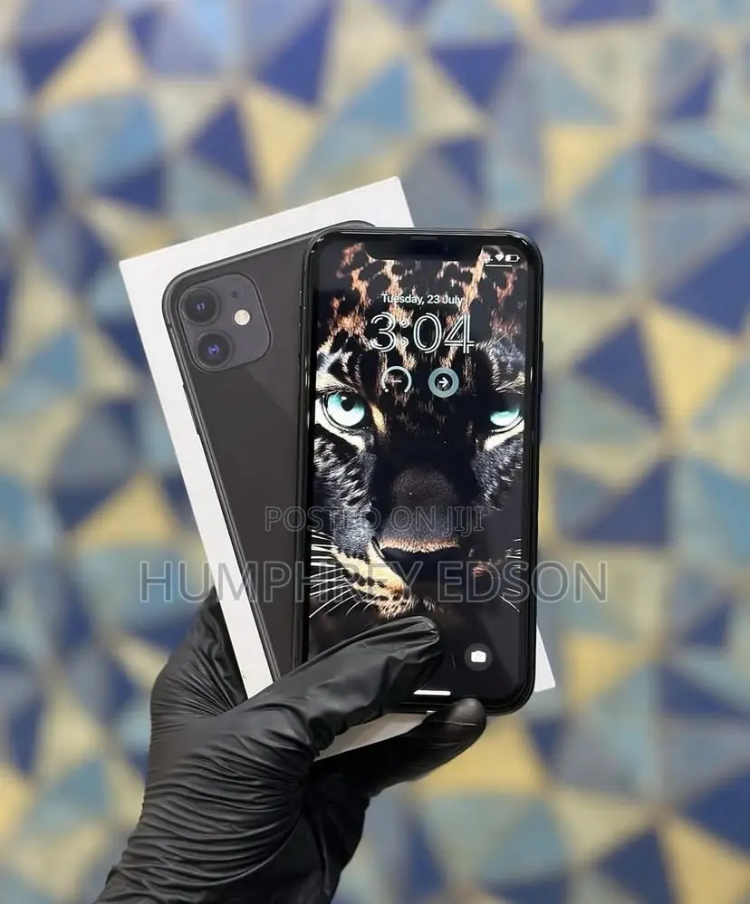 New Apple iPhone 11 64 GB Black