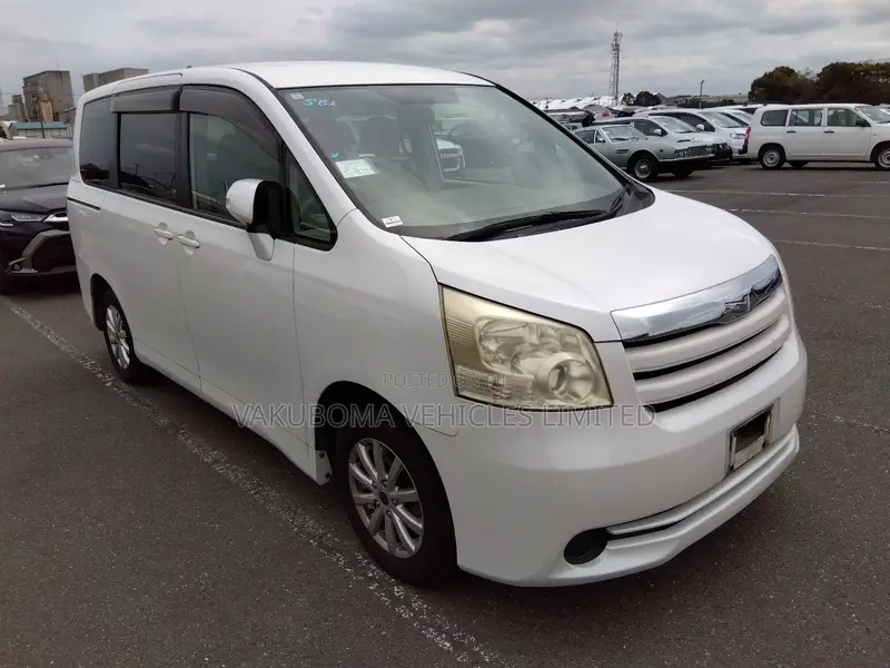 Toyota Noah 2009 Pearl