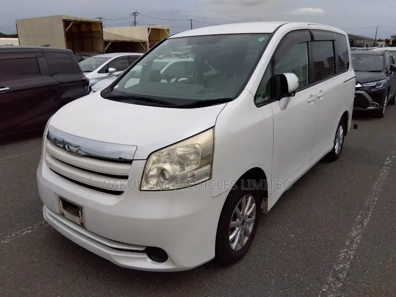 Toyota Noah 2009 Pearl
