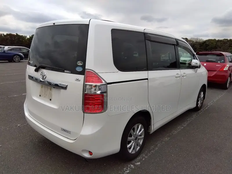 Toyota Noah 2009 Pearl