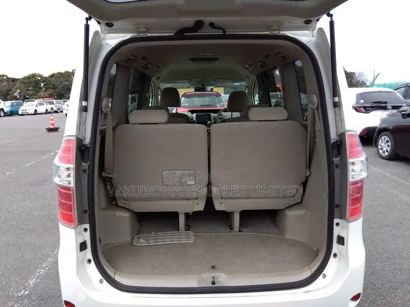 Toyota Noah 2009 Pearl