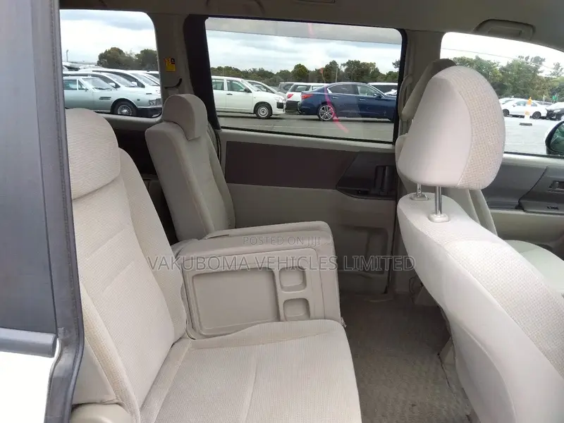Toyota Noah 2009 Pearl