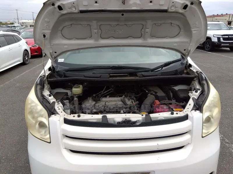 Toyota Noah 2009 Pearl