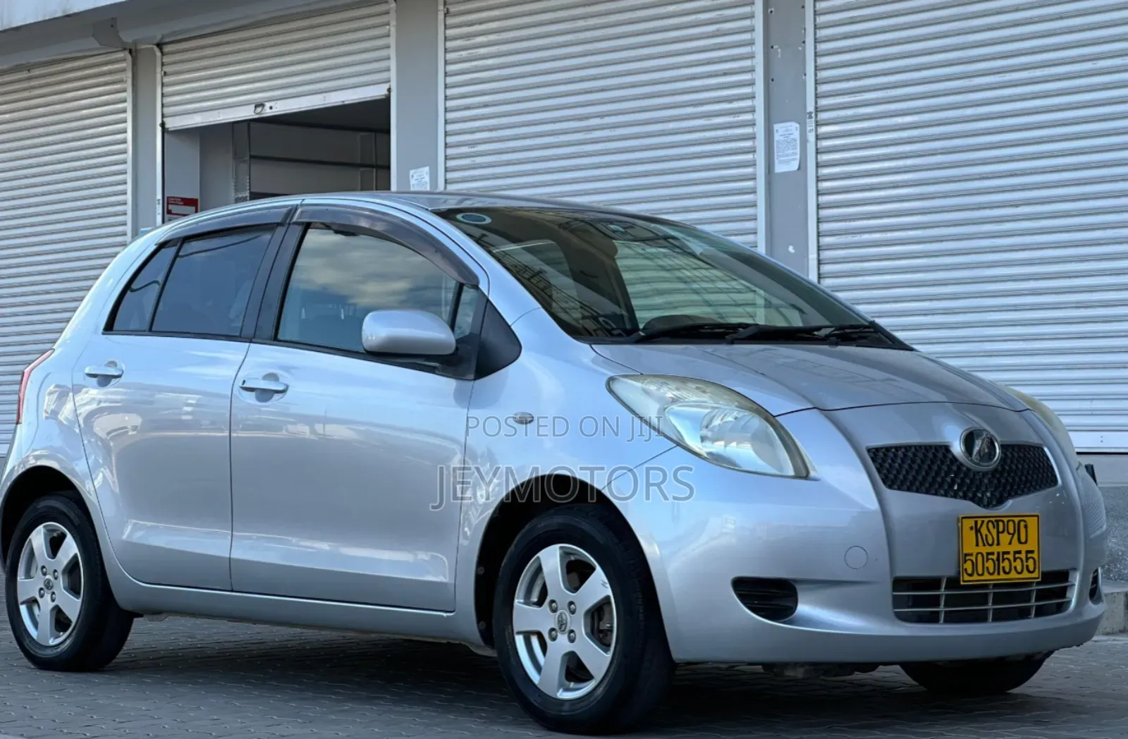 Toyota Vitz 2010 Silver