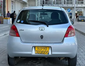 Toyota Vitz 2010 Silver