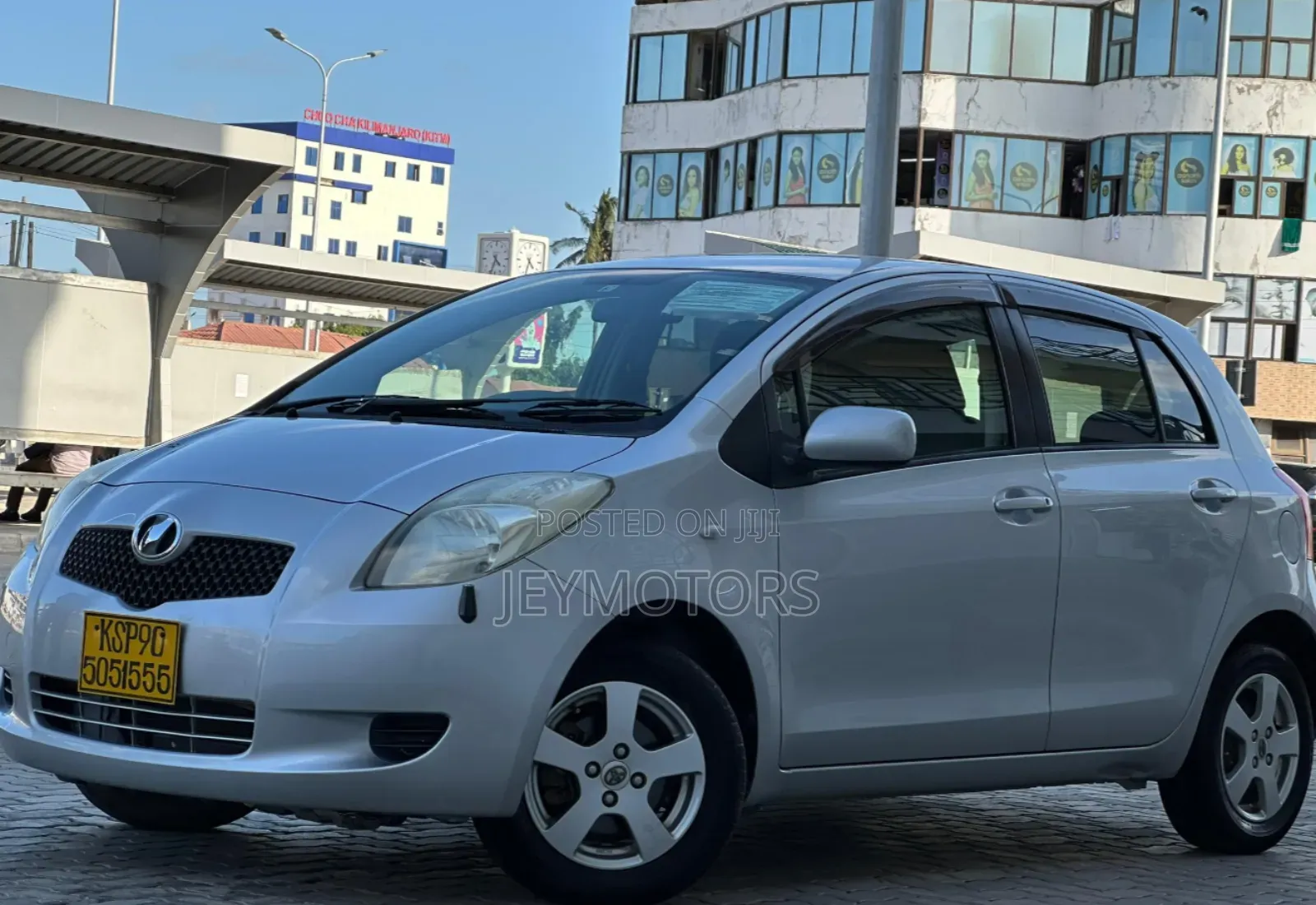 Toyota Vitz 2010 Silver
