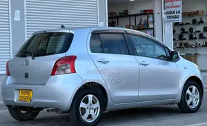 Toyota Vitz 2010 Silver