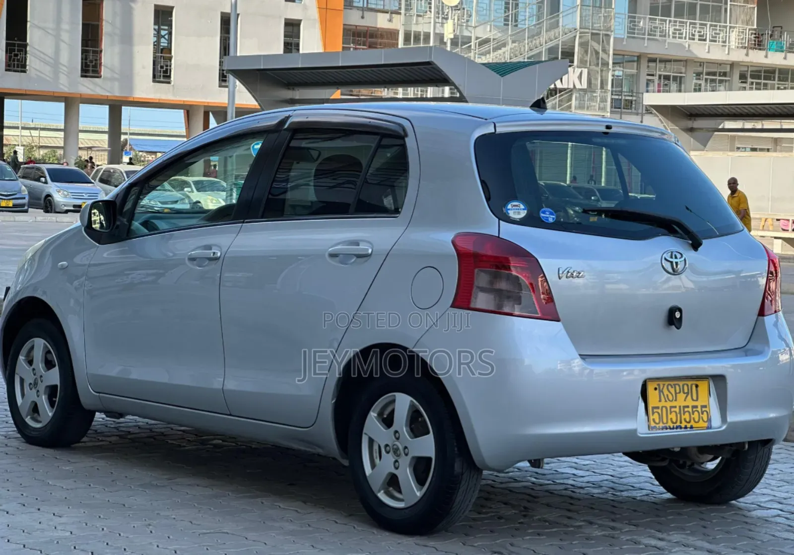 Toyota Vitz 2010 Silver