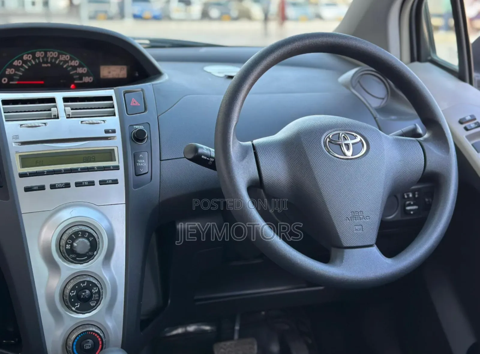 Toyota Vitz 2010 Silver