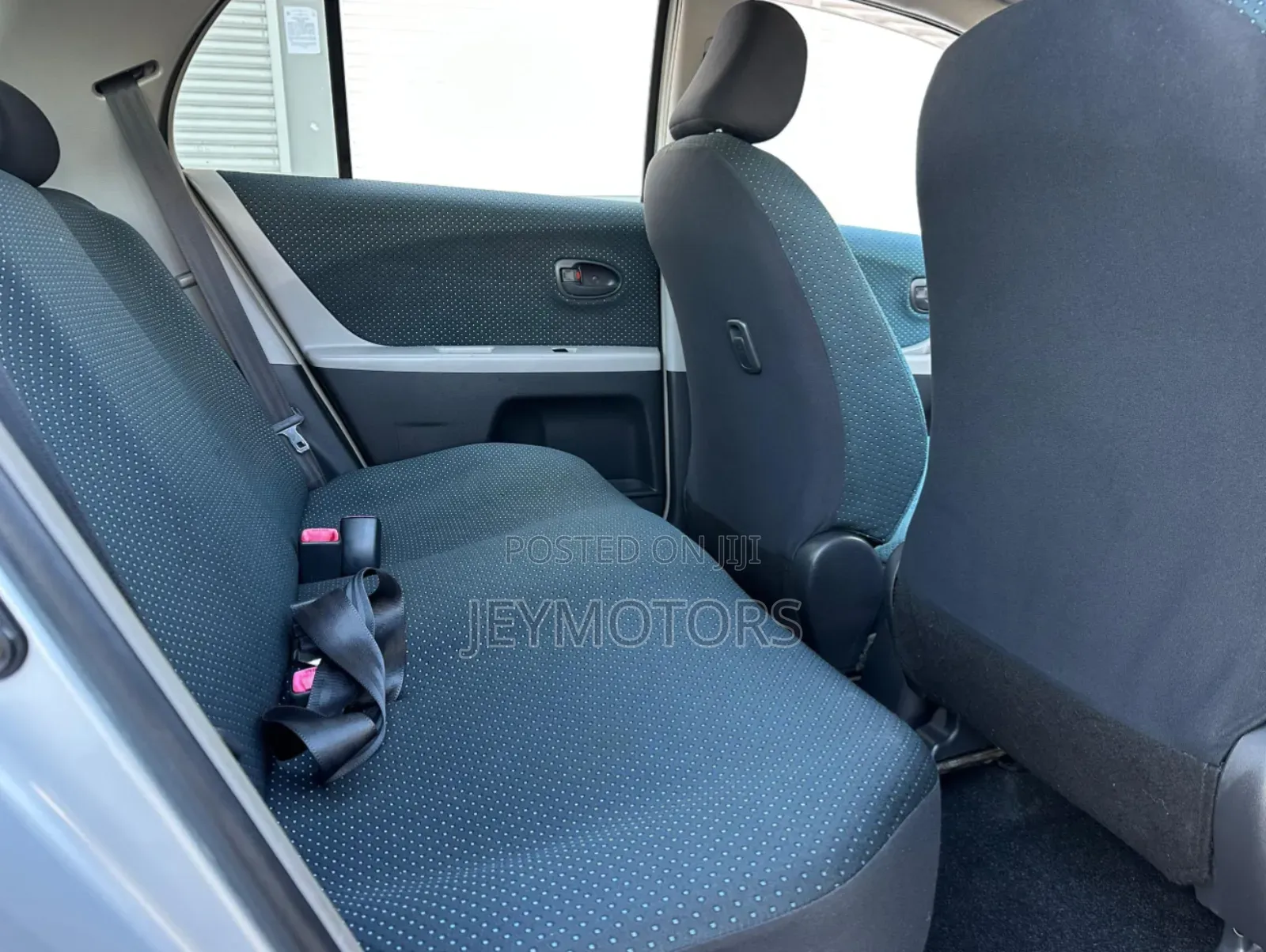 Toyota Vitz 2010 Silver