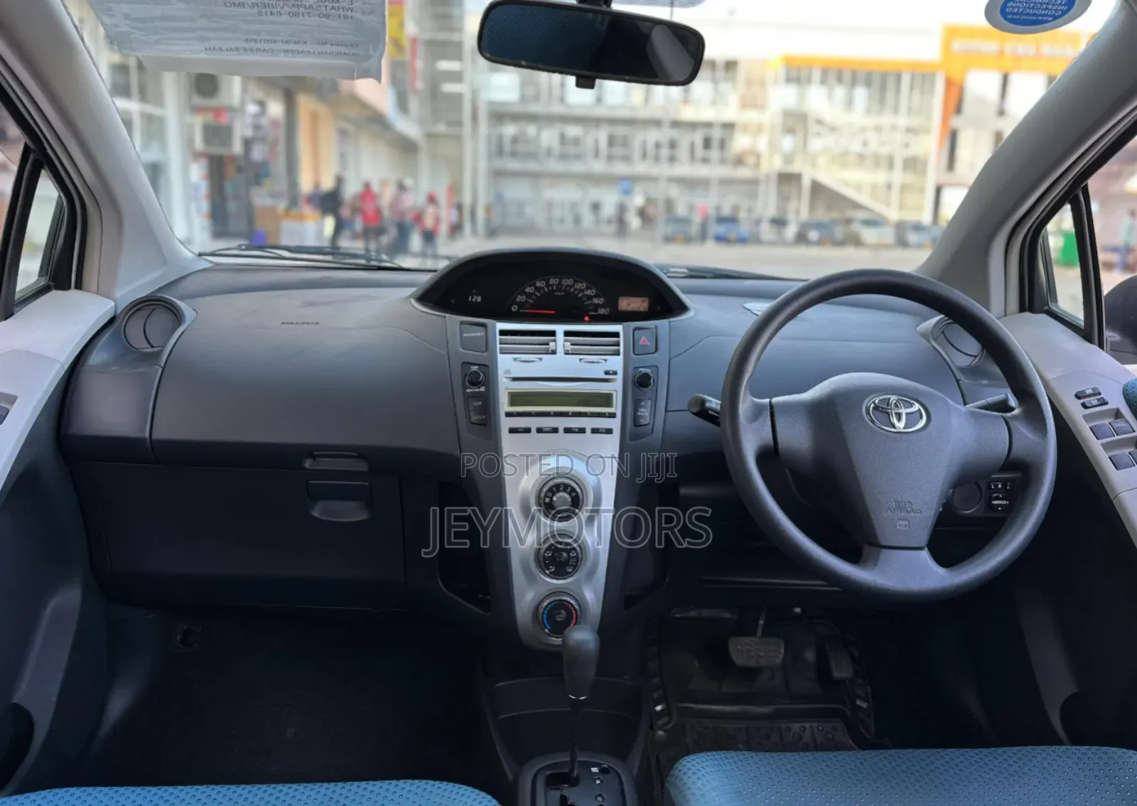 Toyota Vitz 2010 Silver