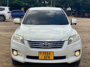 Toyota Vanguard 2011 White