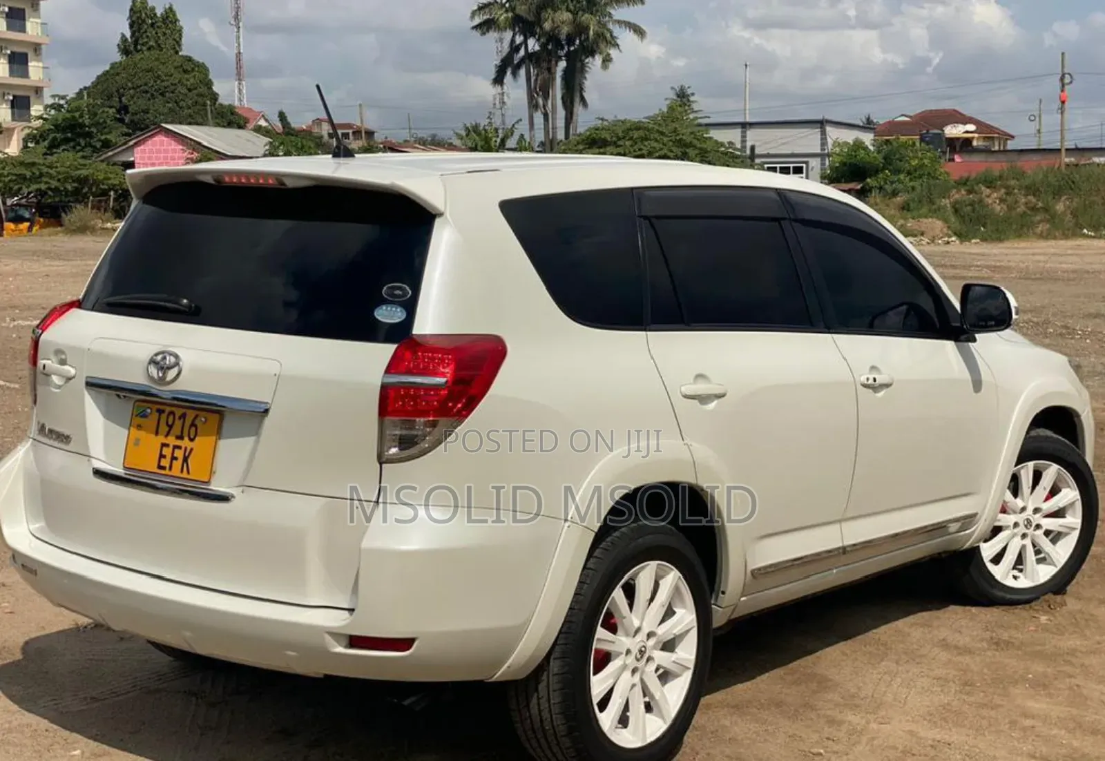Toyota Vanguard 2011 White
