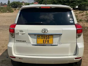 Toyota Vanguard 2011 White
