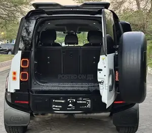 Land Rover Defender 2022 Off white