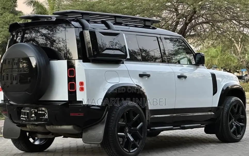 Land Rover Defender 2022 Off white