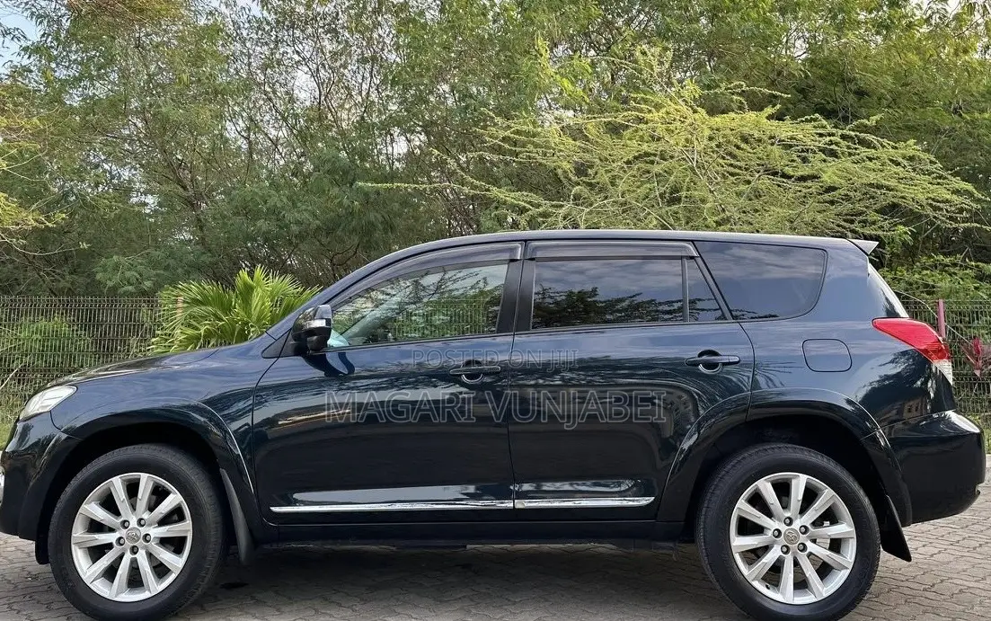 Toyota Vanguard 2011 Black