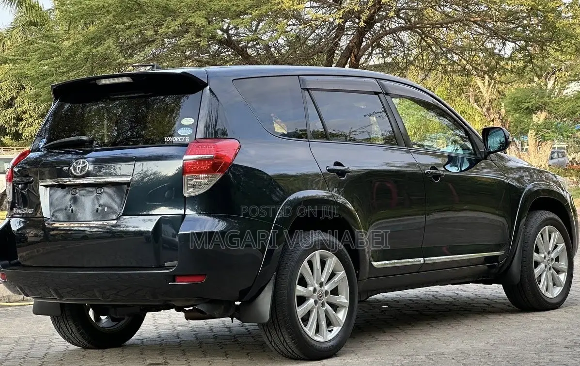 Toyota Vanguard 2011 Black
