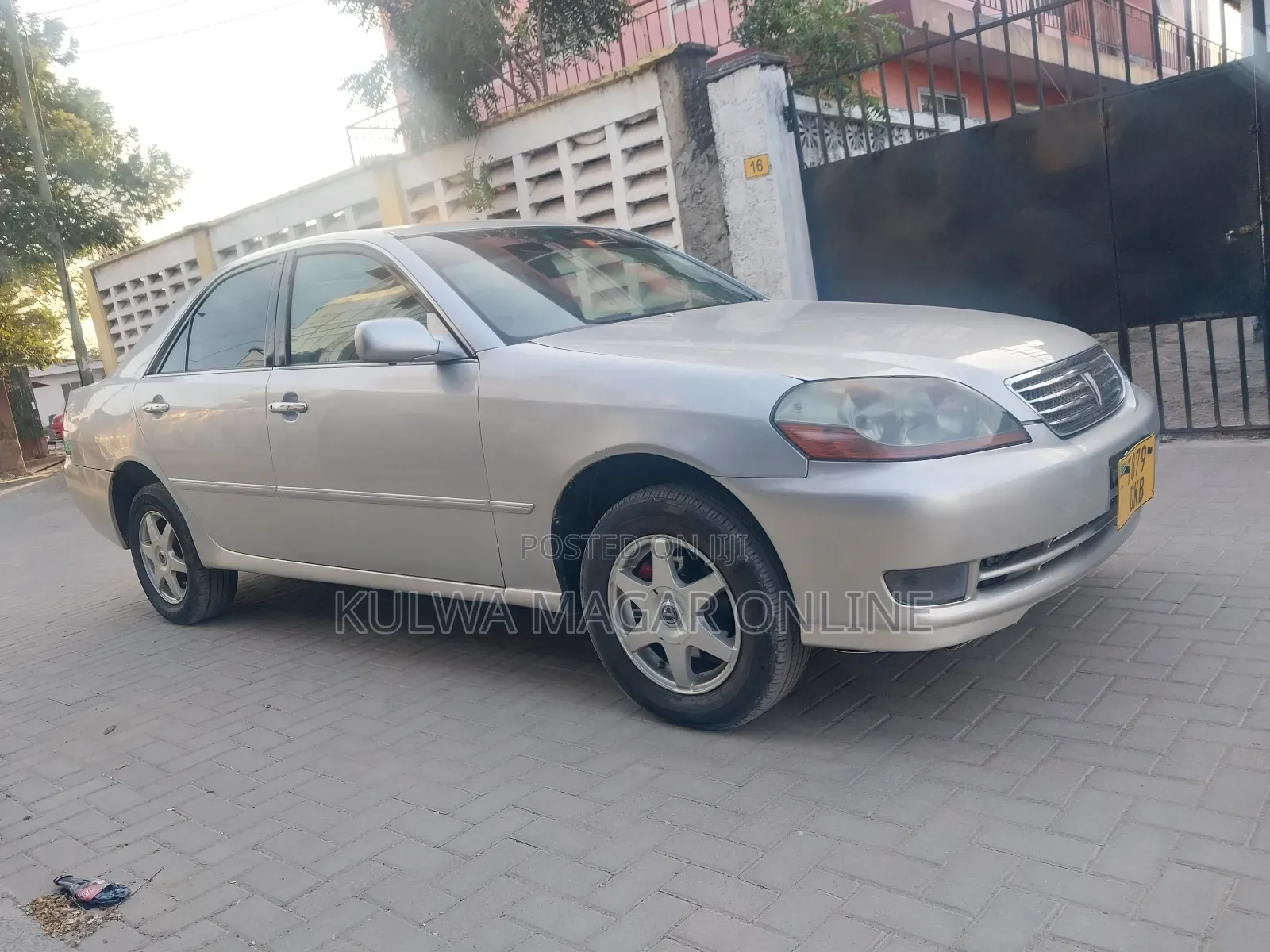 Toyota Mark II 2004 Silver