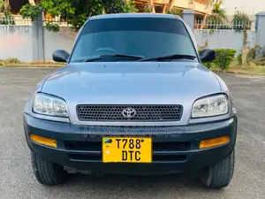 Photo - Toyota RAV4 1999 Silver
