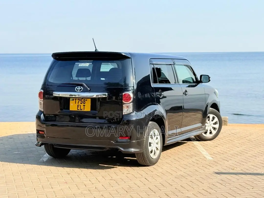Toyota Corolla Rumion 2010 Black
