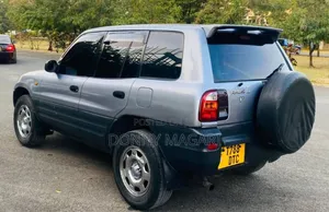 Photo - Toyota RAV4 1999 Silver
