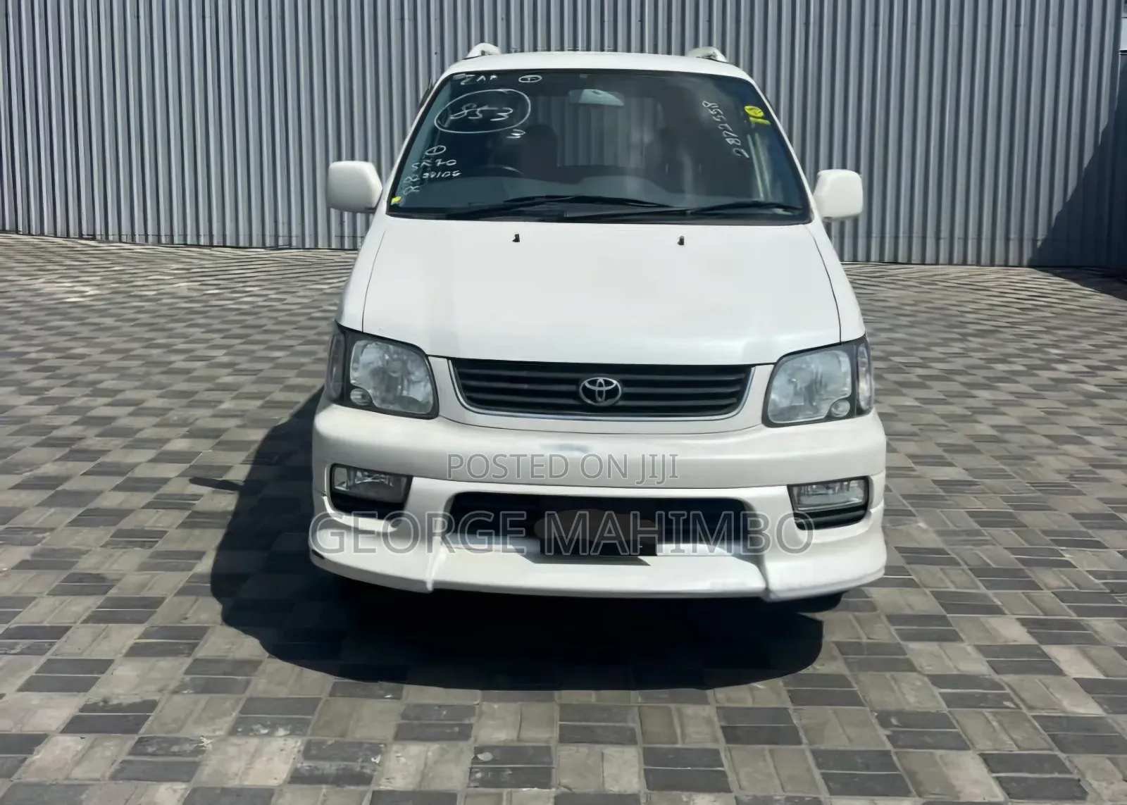 Toyota Noah 2001 White