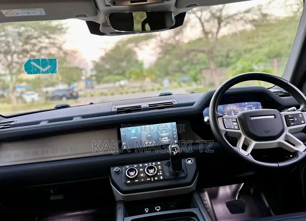 Land Rover Defender 2022 White