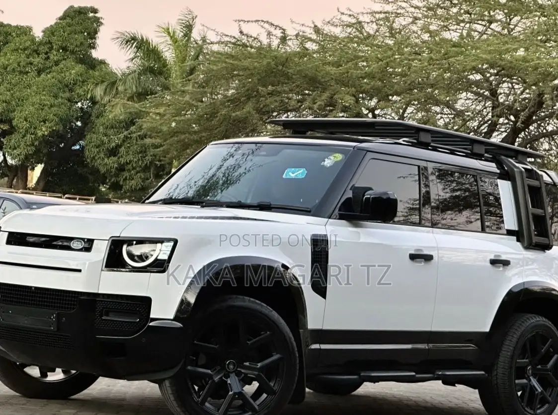 Land Rover Defender 2022 White