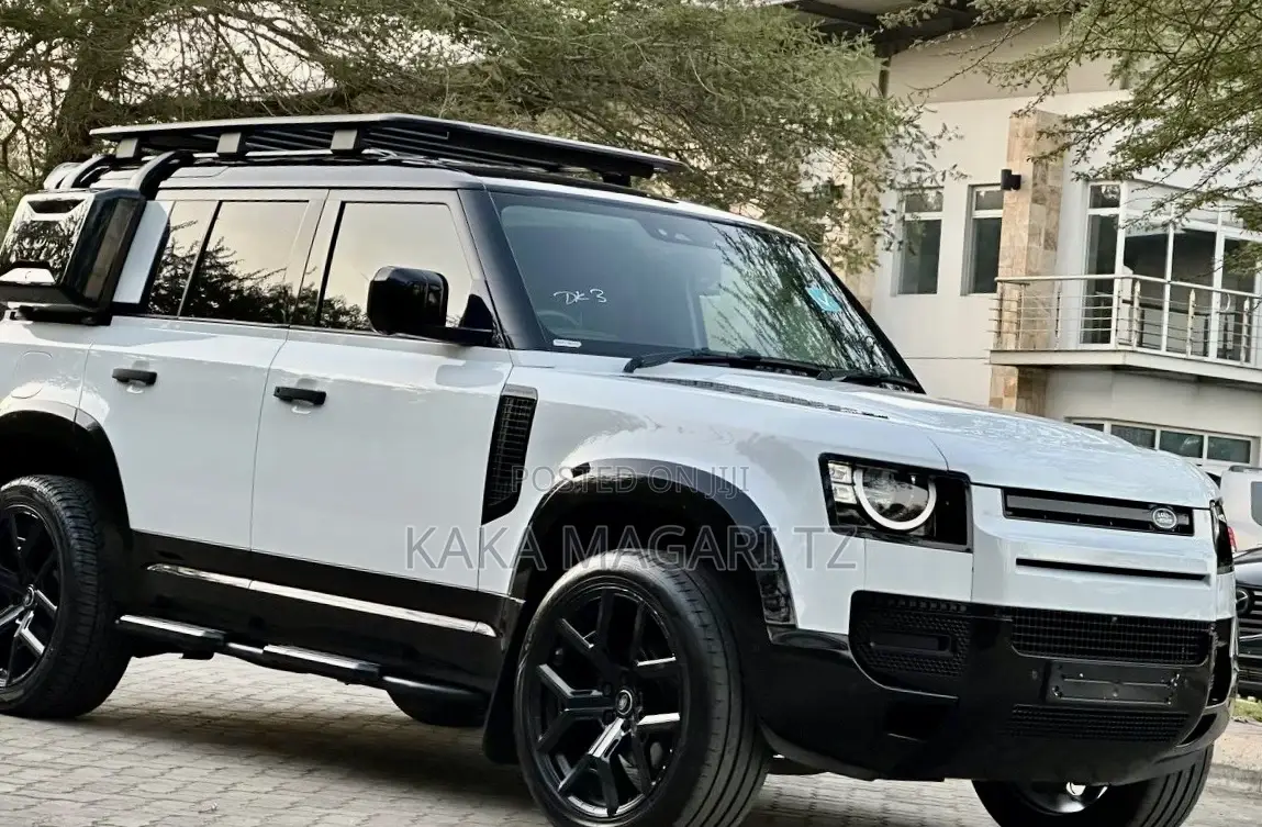 Land Rover Defender 2022 White