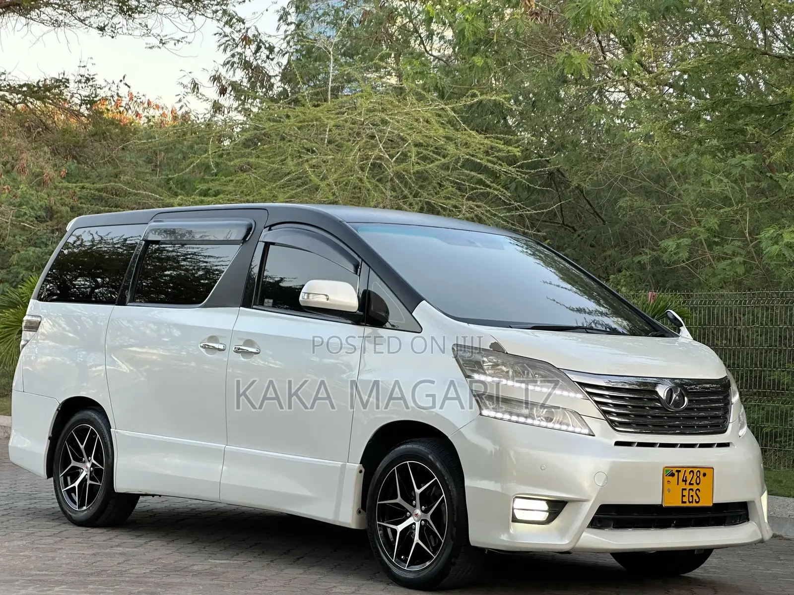 Toyota Vellfire 2011 White